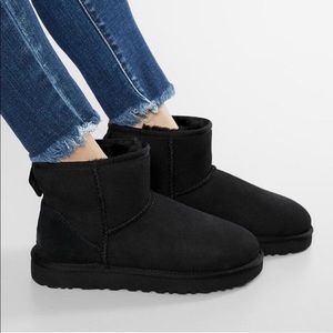 UGG❤️Mini Classic II black size women’s 8